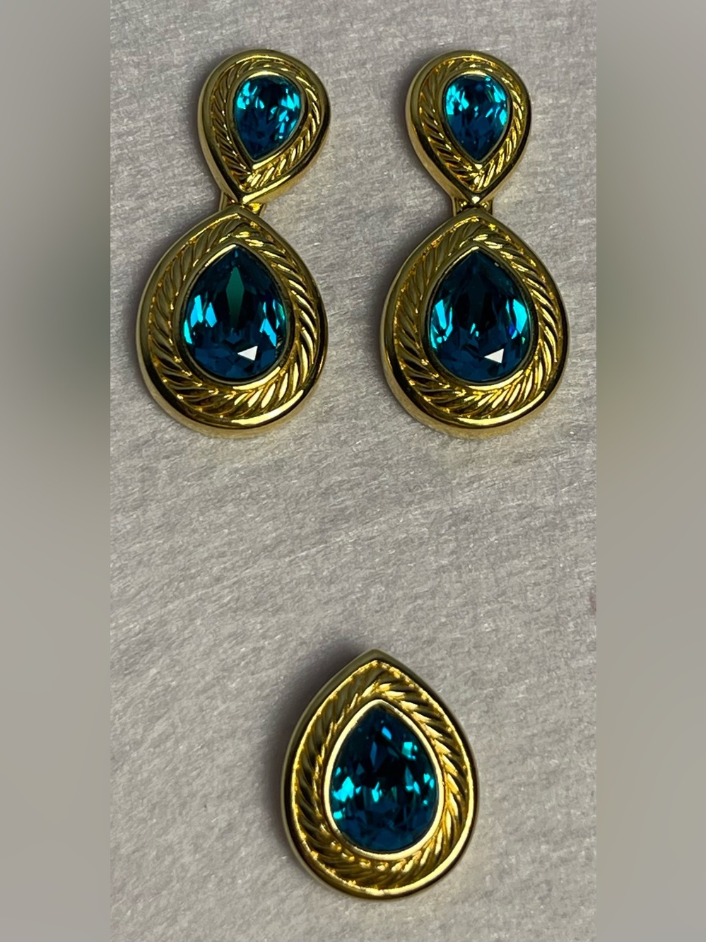 Vintage Swarovski Gold Tone Teal Crystal Earrings & matching pendant